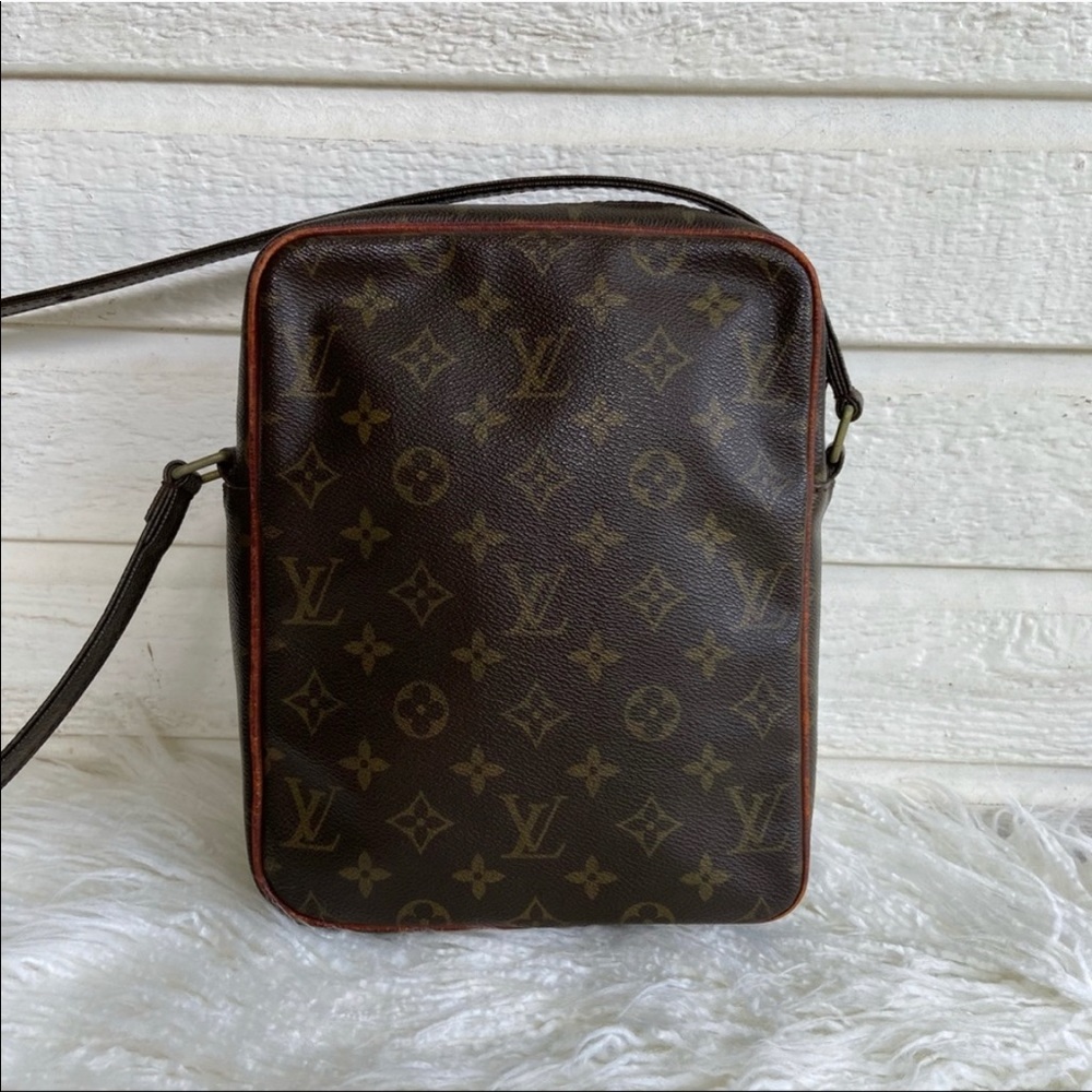 💯% Authentic Louis Vuitton Danube MM handbag